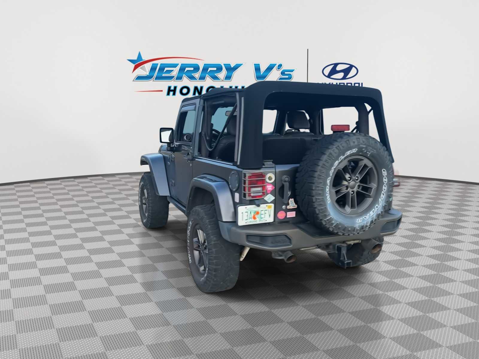 Used 2016 Jeep Wrangler Sahara image 6