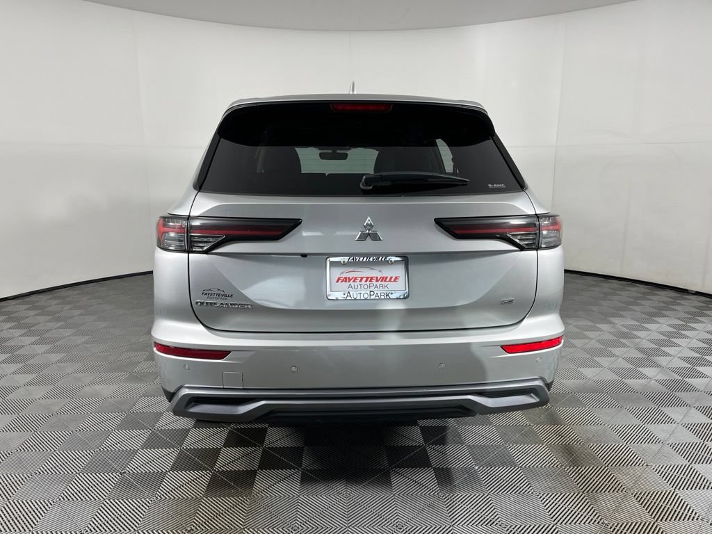 Used 2025 Mitsubishi Outlander SE AWD/4WD image 15