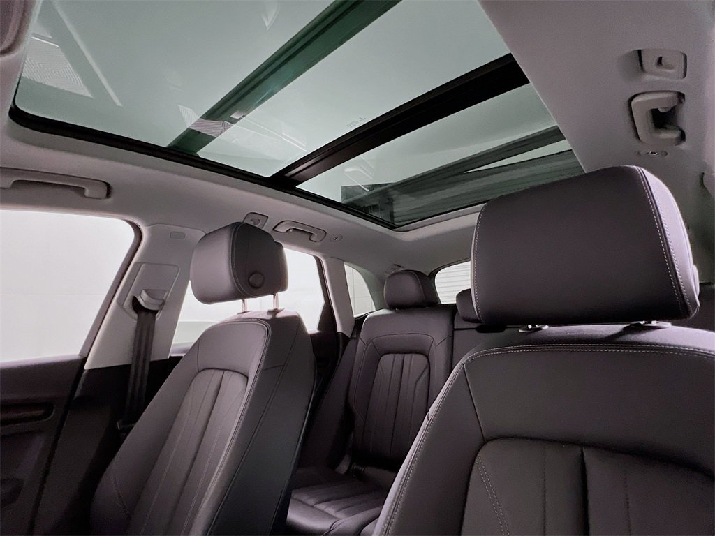 Used 2023 Audi Q5 2.0T Premium w/ Convenience Package image 14