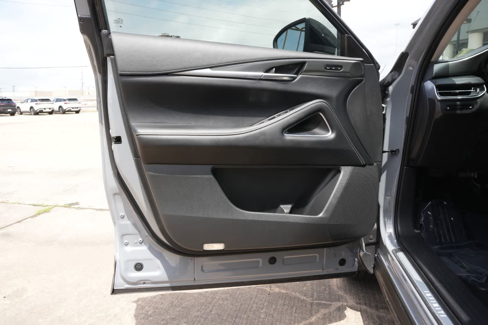 Used 2026 INFINITI QX60 Luxe w/ Cargo Package FWD image 18