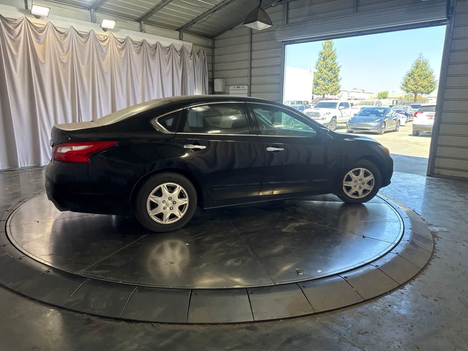 Used 2016 Nissan Altima 2.5 S w/ Power Driver Seat Package FWD image 4