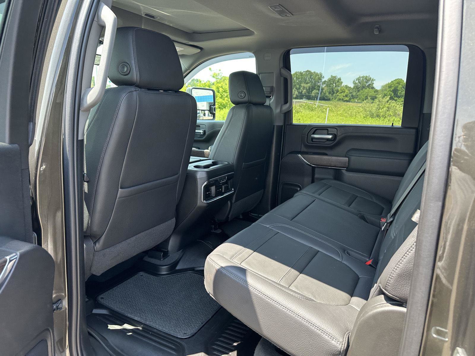 Used 2023 GMC Sierra 2500 Denali w/ Denali Ultimate Package AWD/4WD image 13