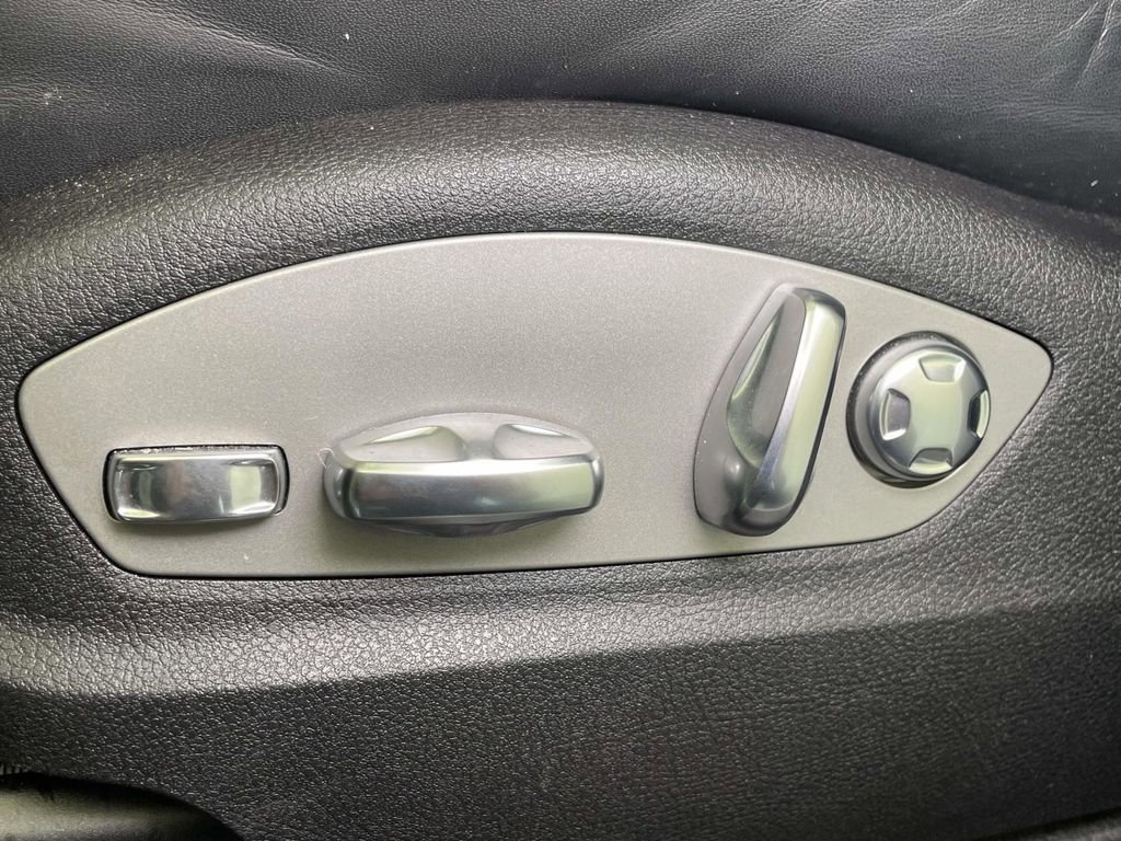 Certified 2025 Porsche Macan image 17