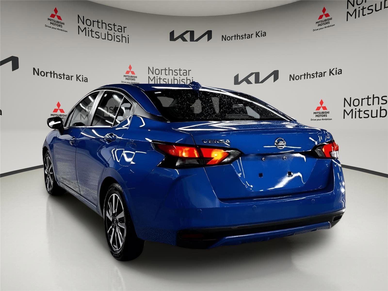 Used 2021 Nissan Versa SV image 2
