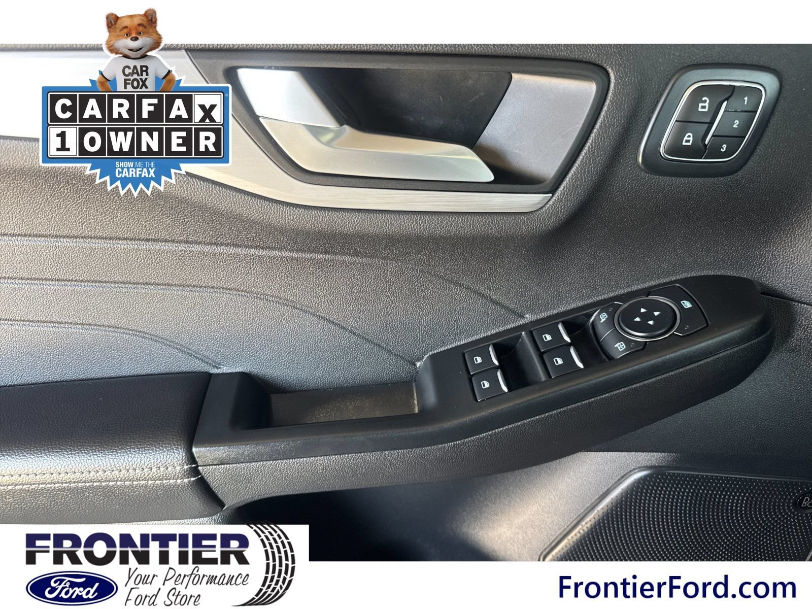 Used 2025 Ford Escape SE w/ PHEV Premium Package FWD image 12