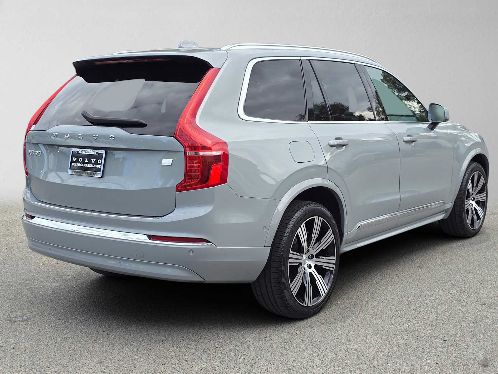 Used 2024 Volvo XC90 T8 Plus w/ Protection Package Premier AWD/4WD image 4