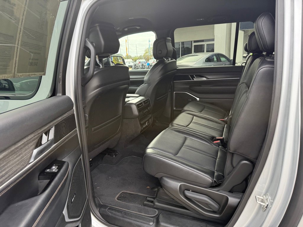 Used 2024 Jeep Wagoneer L Series II w/ Flexible Seating Group image 14