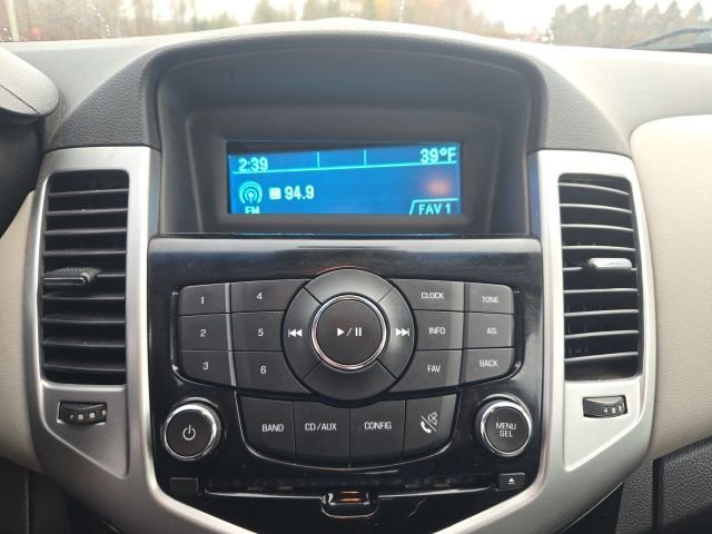 Used 2014 Chevrolet Cruze LT image 23