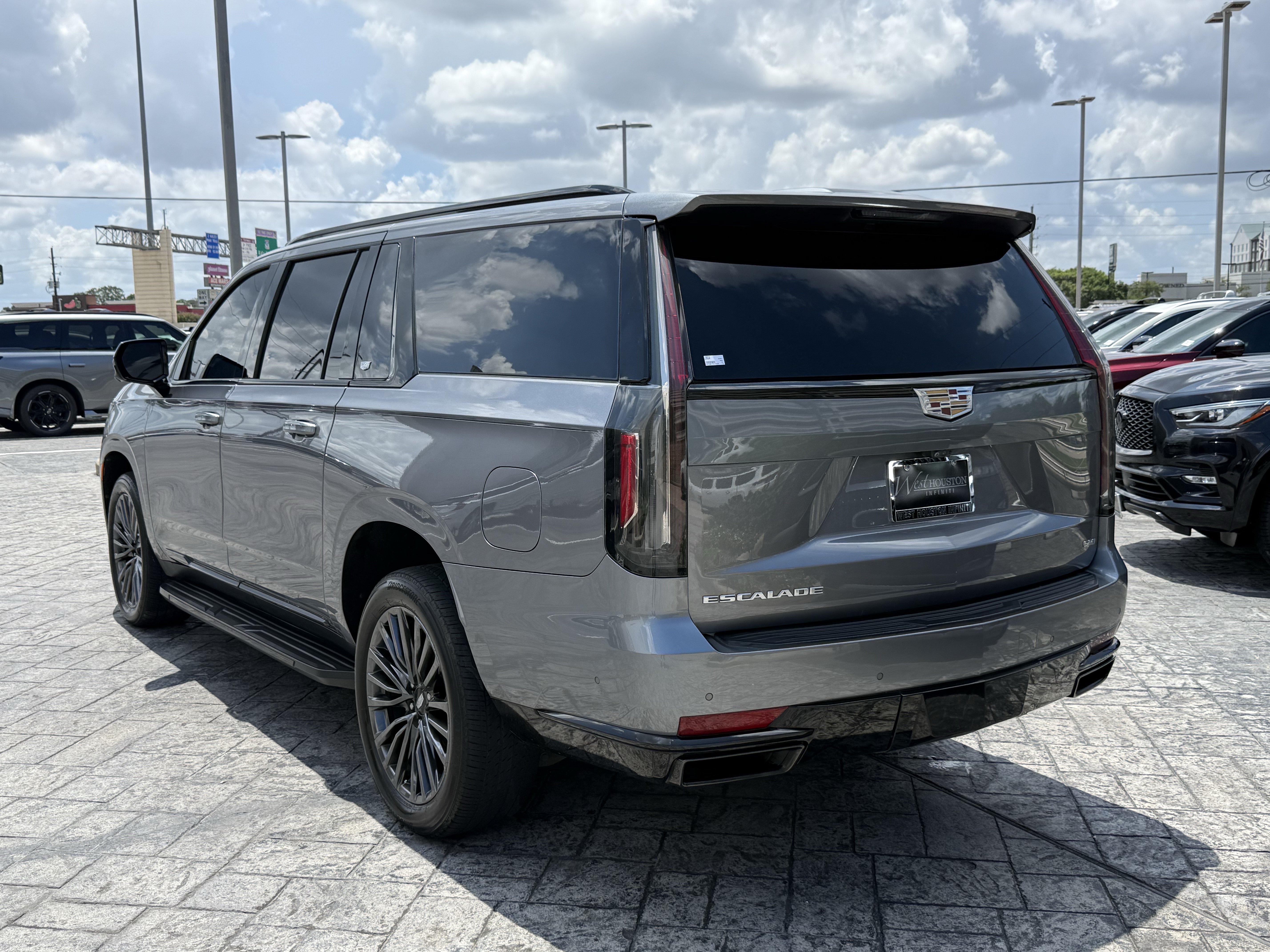 Used 2021 Cadillac Escalade ESV Sport RWD image 5