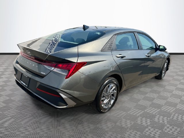 New 2026 Hyundai Elantra Hybrid FWD image 7