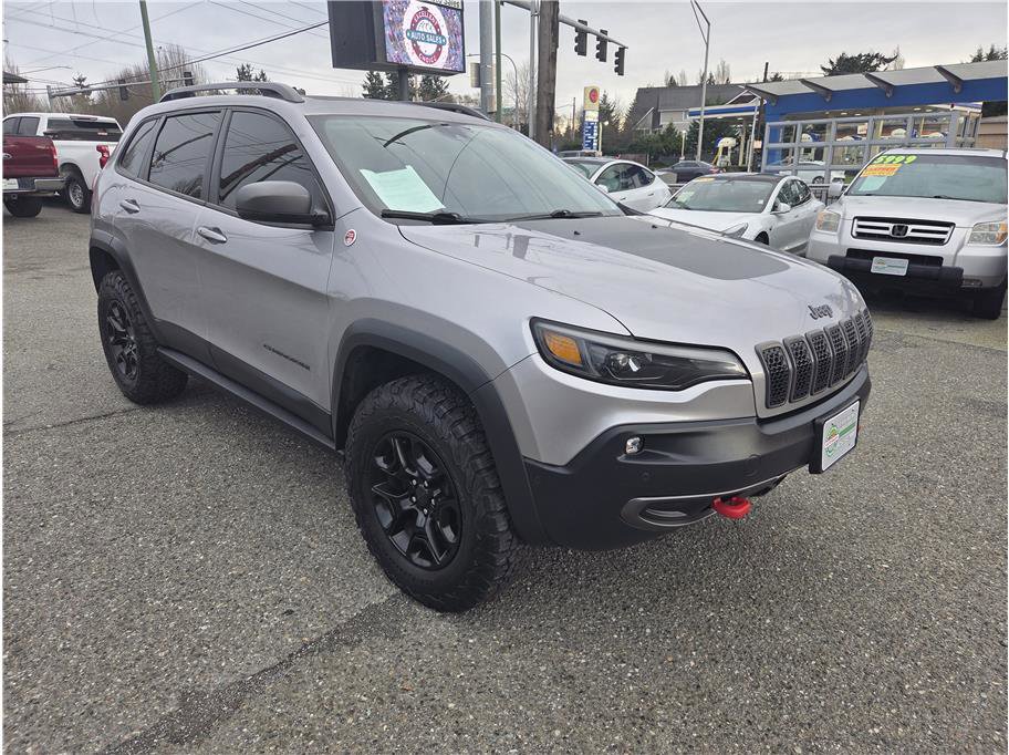 Used 2019 Jeep Cherokee Trailhawk image 2