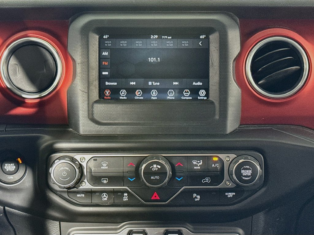 Used 2018 Jeep Wrangler Unlimited Rubicon w/ LED Lighting Group AWD/4WD image 14