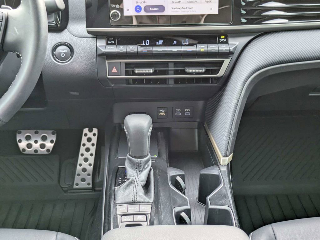 Used 2025 Toyota Camry SE FWD image 20