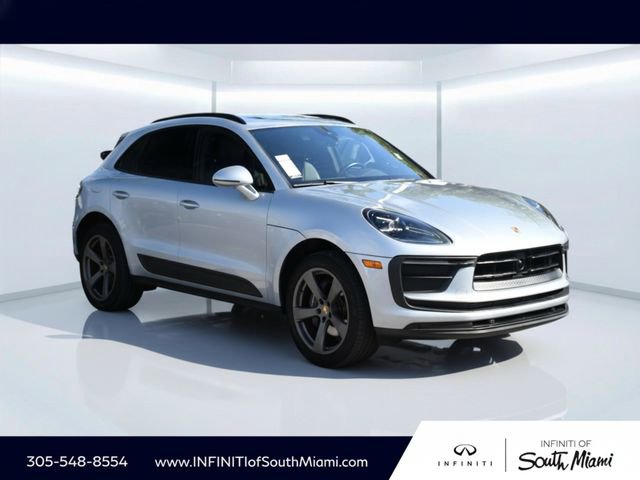 Used 2024 Porsche Macan w/ Premium Plus Package AWD/4WD image 3
