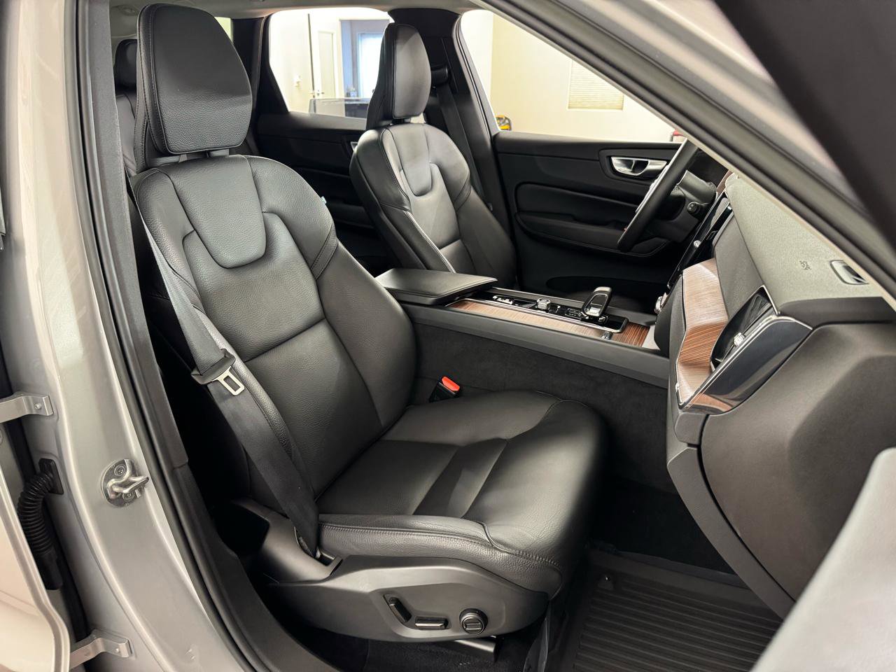 Used 2023 Volvo XC60 T8 Plus w/ Climate Package image 44