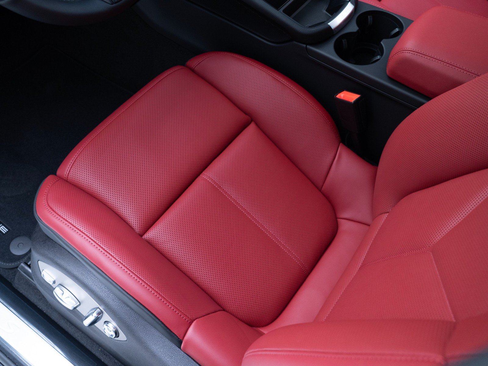 New 2026 Porsche Macan S AWD/4WD image 17