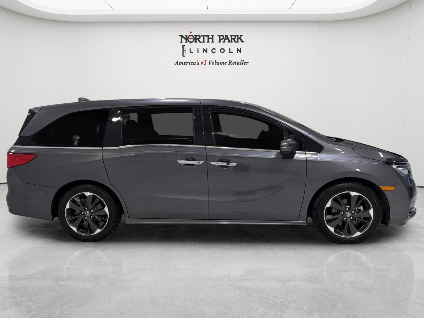 Used 2024 Honda Odyssey Elite image 6