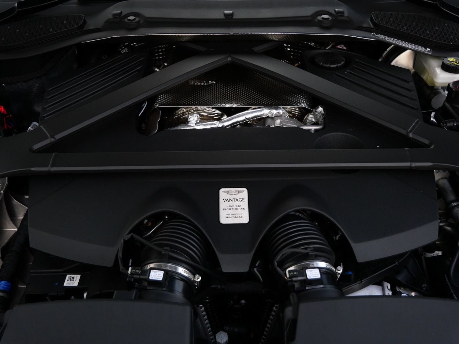 Used 2025 Aston Martin V8 Vantage Coupe RWD image 24