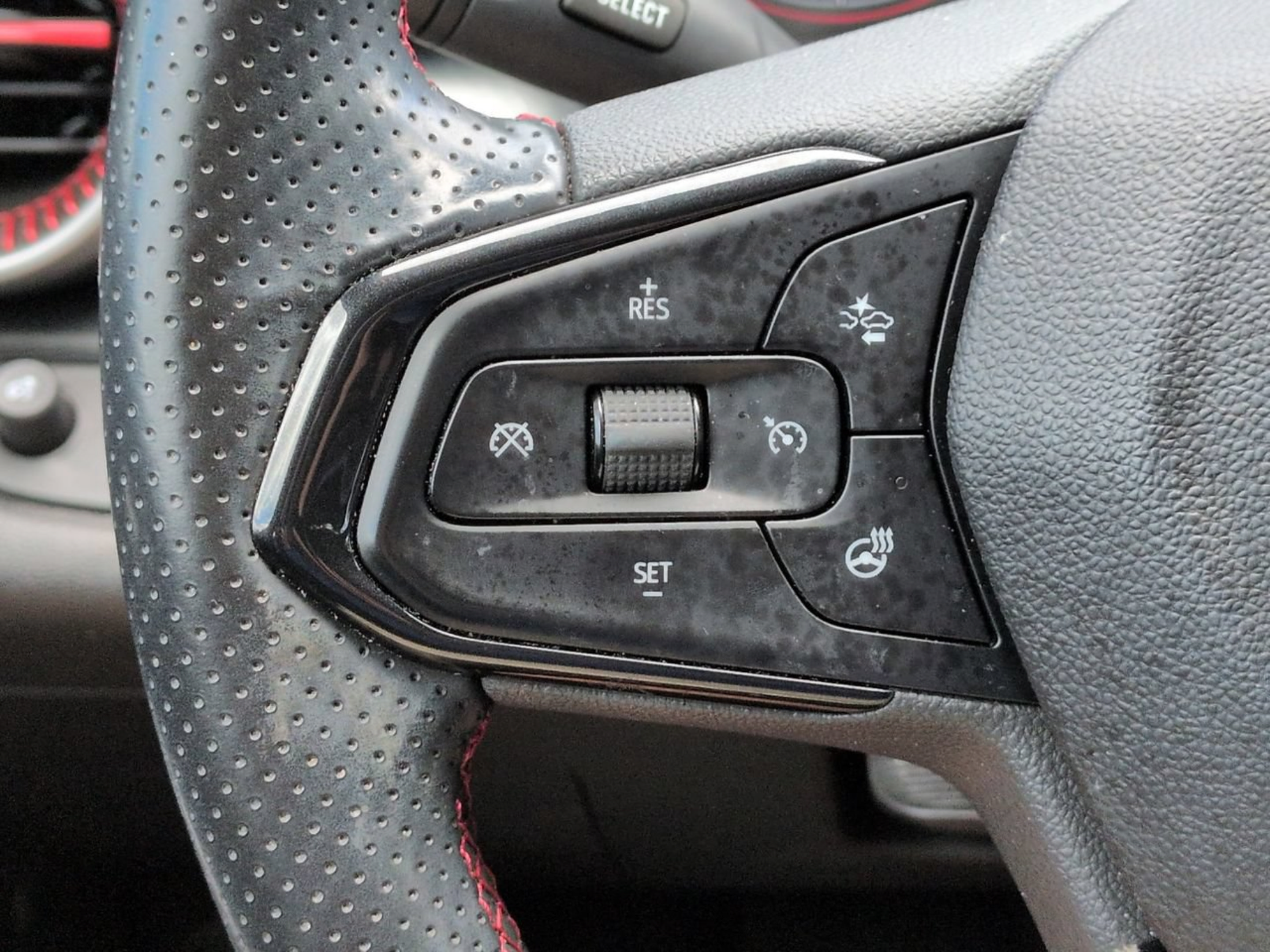 Used 2025 Chevrolet Trax RS w/ Driver Confidence Package FWD image 27
