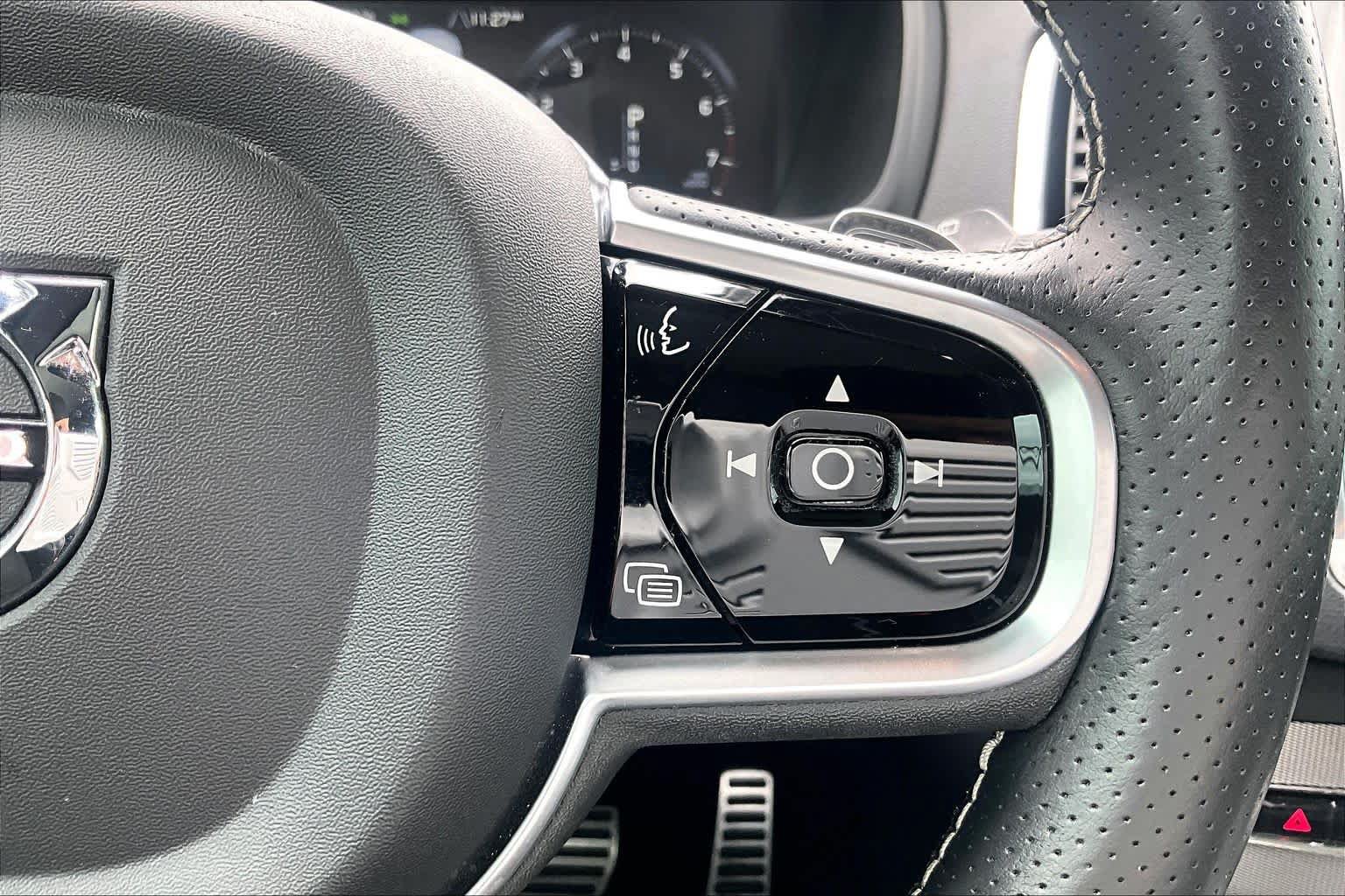 Used 2019 Volvo XC90 T6 R-Design w/ Advanced Package AWD/4WD image 24