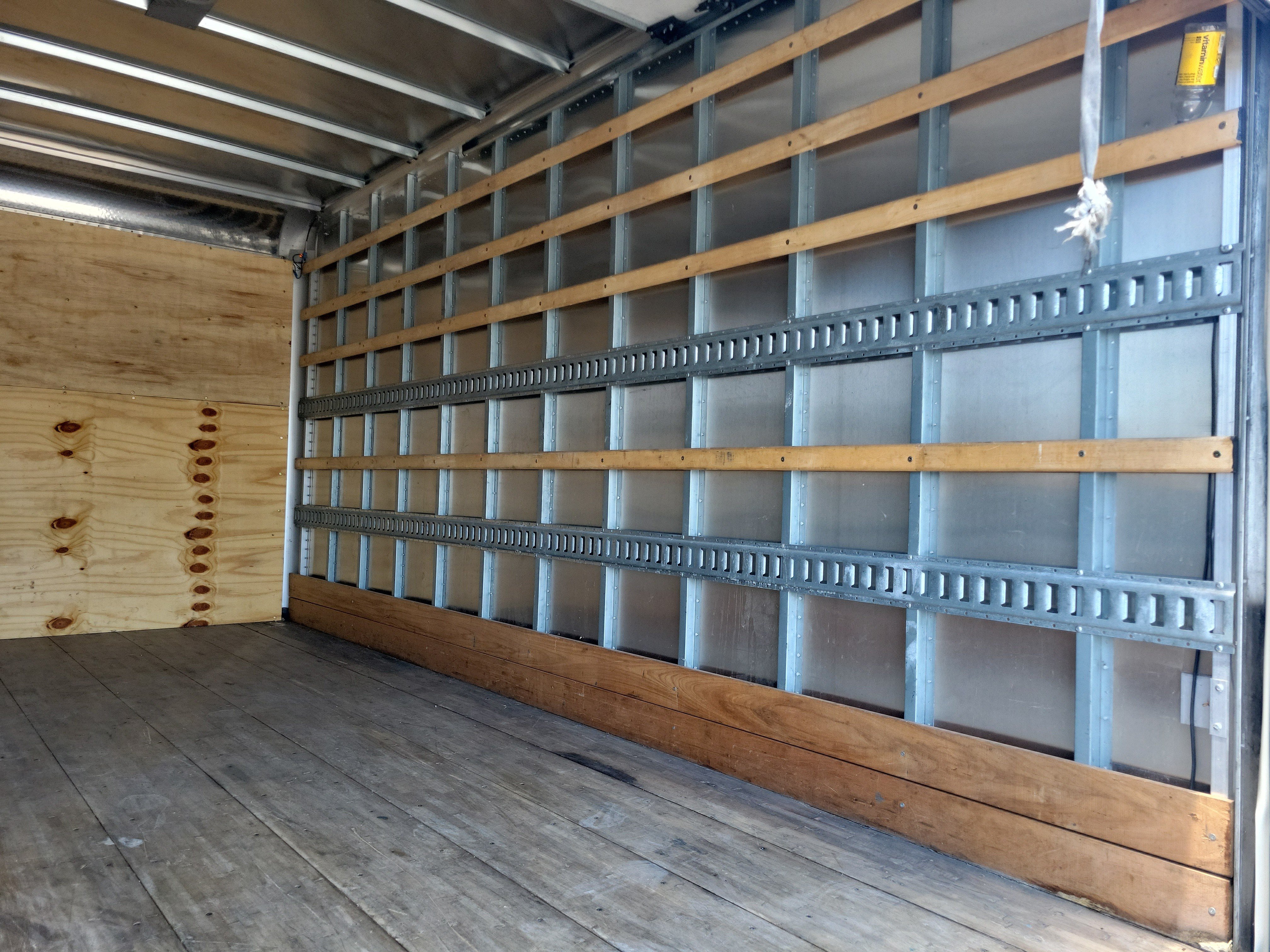 Used 2024 Isuzu NPR RWD image 17