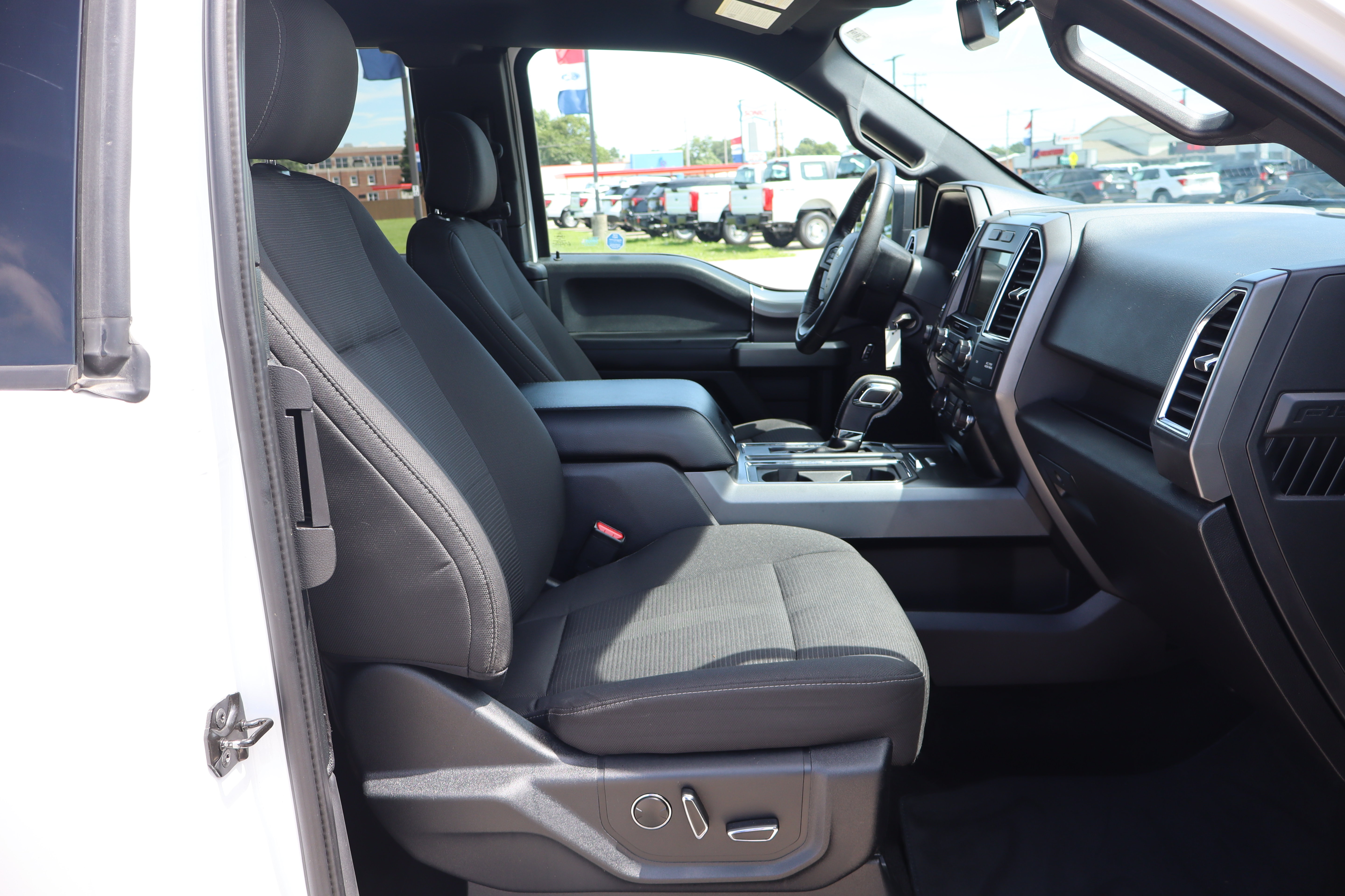 Used 2016 Ford F150 XLT w/ Equipment Group 302A Luxury AWD/4WD image 12