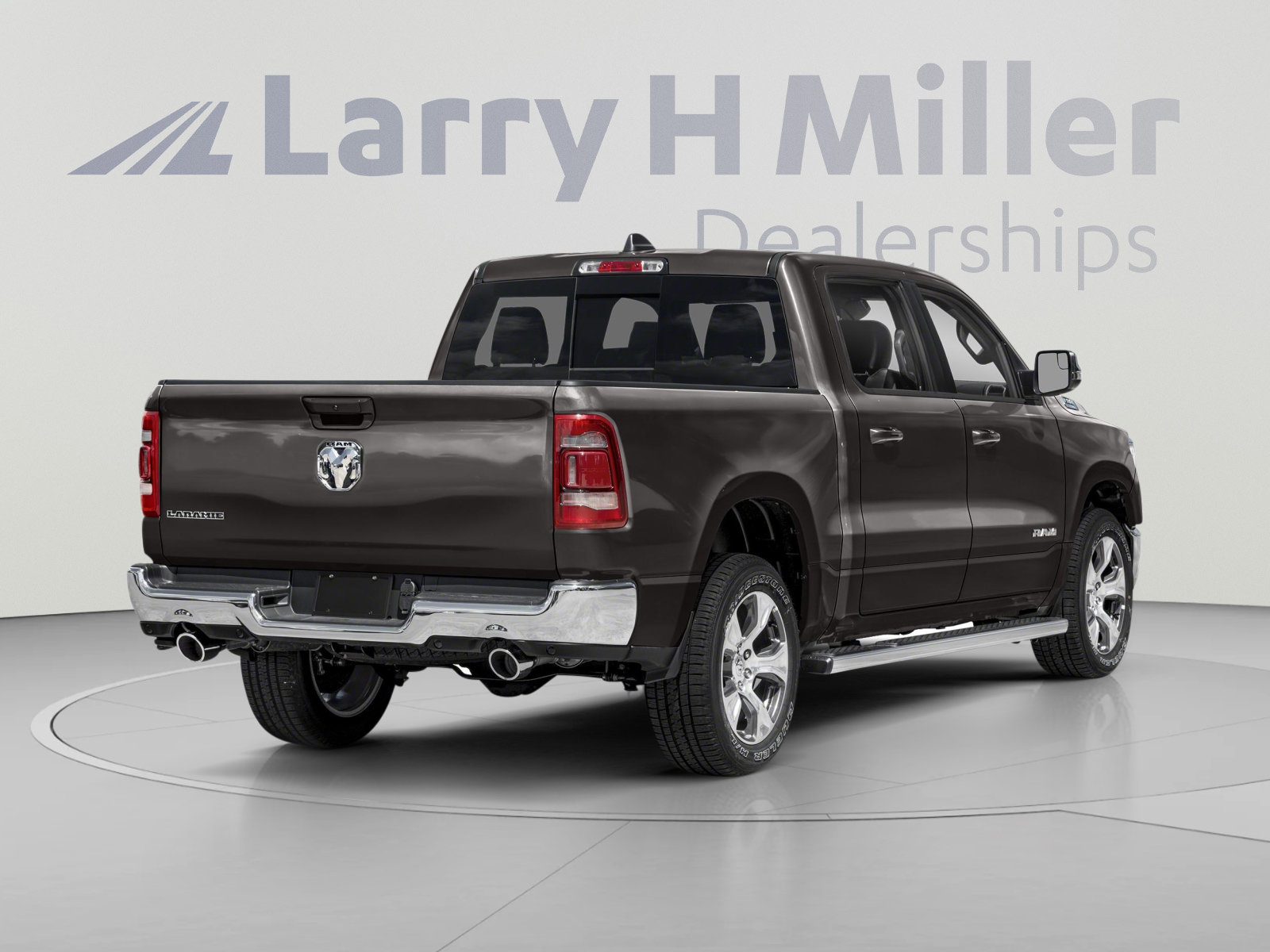 Used 2024 RAM 1500 Laramie AWD/4WD image 2