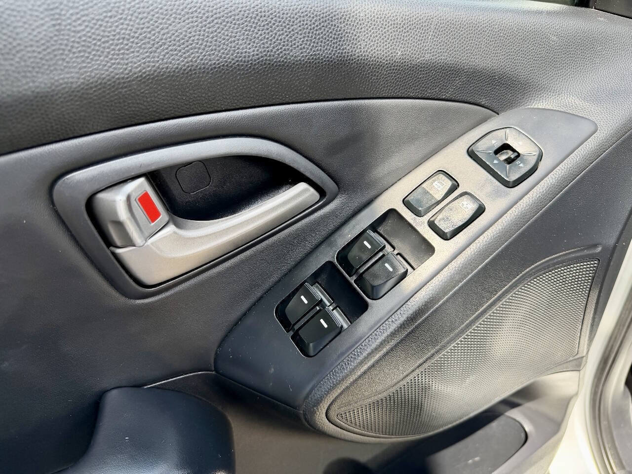 Used 2011 Hyundai Tucson GLS AWD/4WD image 33