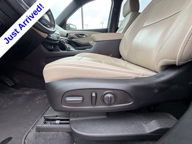 Used 2023 Chevrolet Traverse Premier FWD image 43