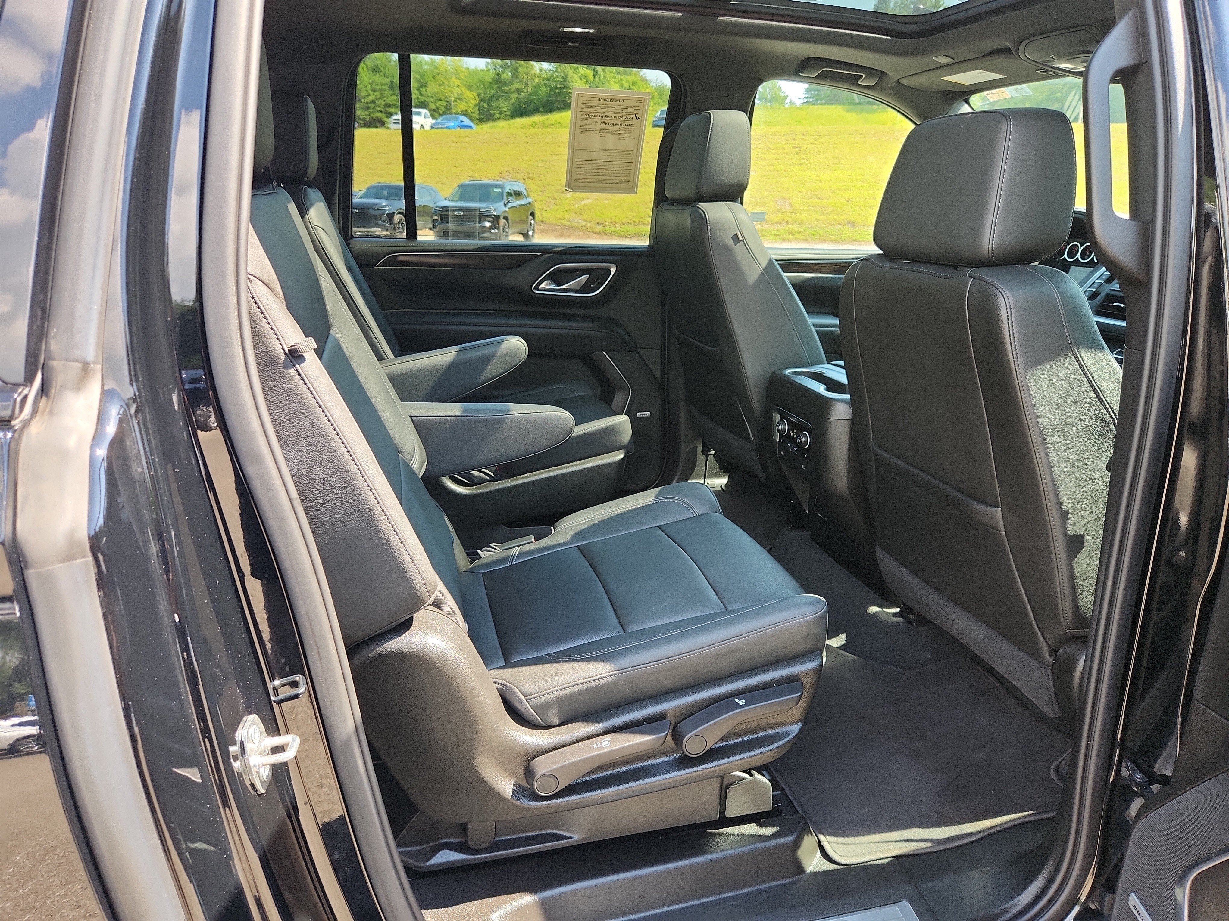 Used 2021 Chevrolet Suburban Z71 w/ Z71 Signature Package AWD/4WD image 43