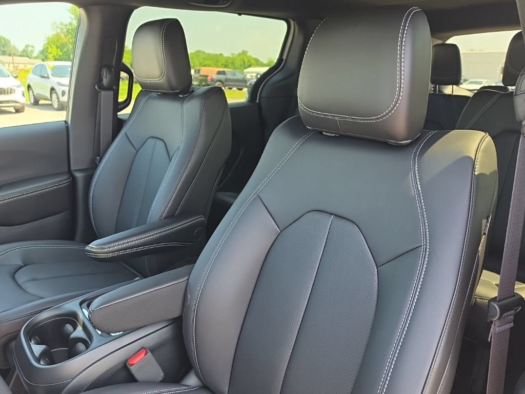 New 2027 Chrysler Pacifica LX FWD image 17