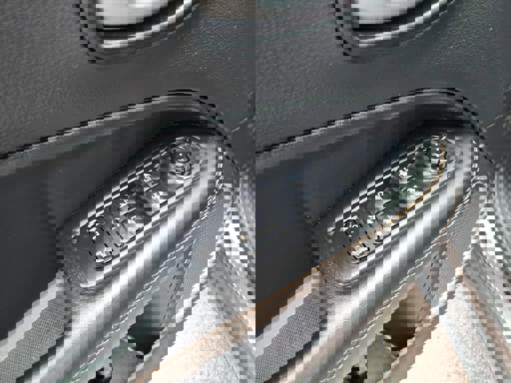 Used 2021 Jeep Compass Sport w/ Cold Weather Group image 13