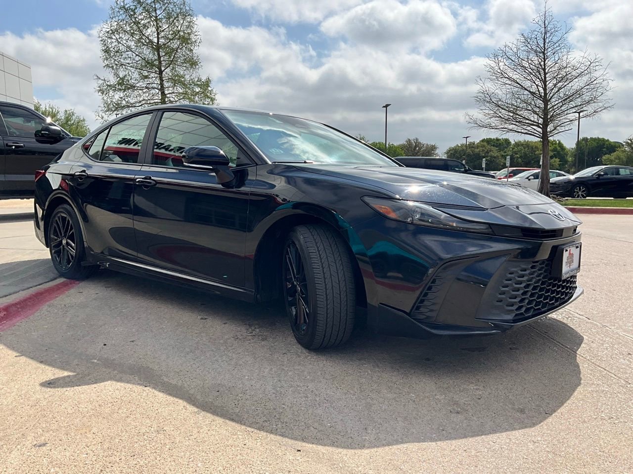 Used 2025 Toyota Camry SE image 4