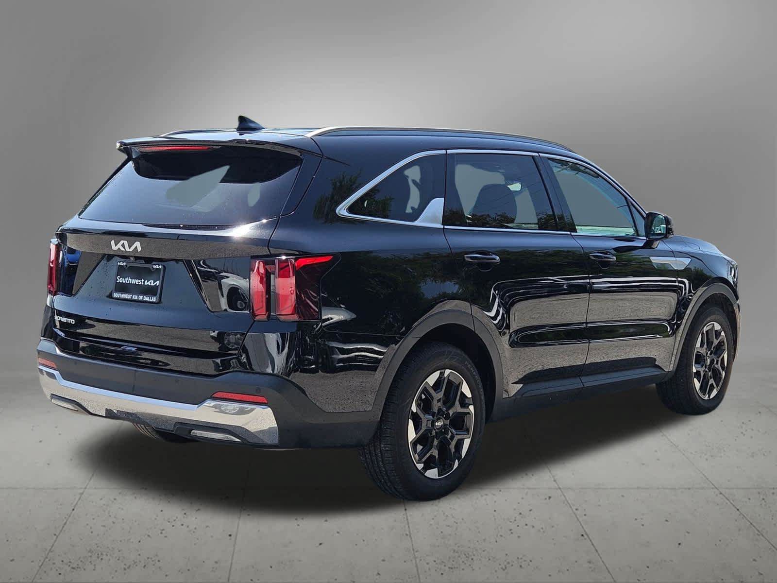 Certified 2024 Kia Sorento S FWD image 6