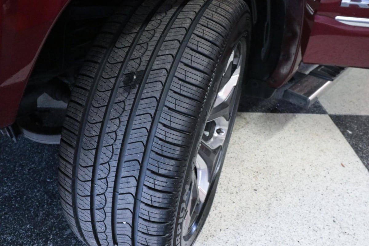 Used 2019 RAM 1500 Laramie AWD/4WD image 9