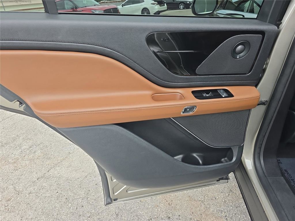 Used 2023 Lincoln Aviator Reserve w/ Elements Package Plus image 14