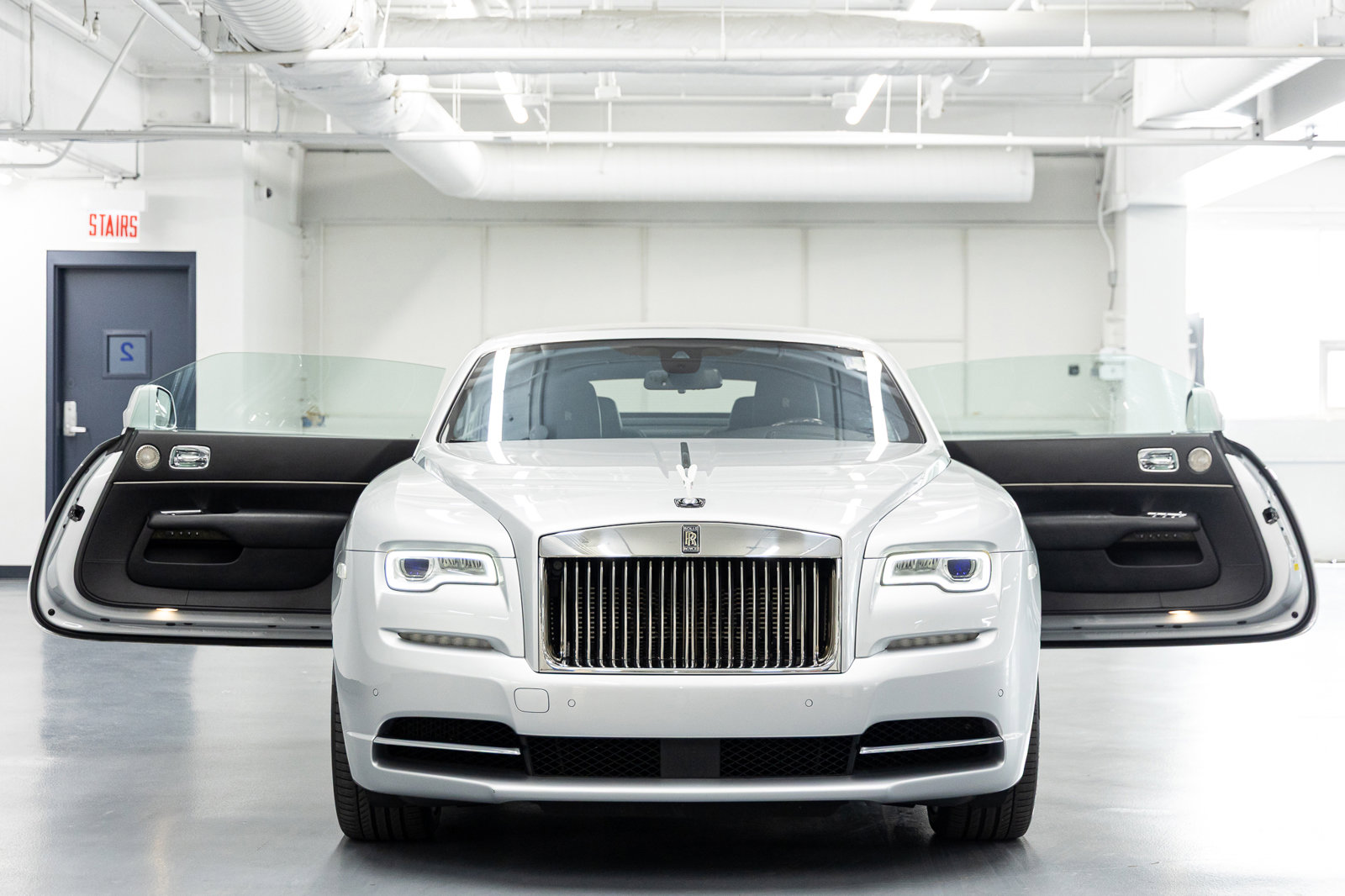 Used 2017 Rolls-Royce Dawn image 27