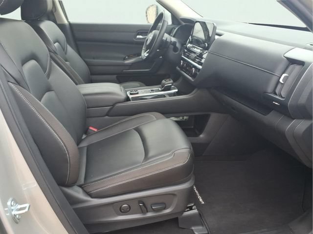 Used 2025 Nissan Pathfinder SL AWD/4WD image 22