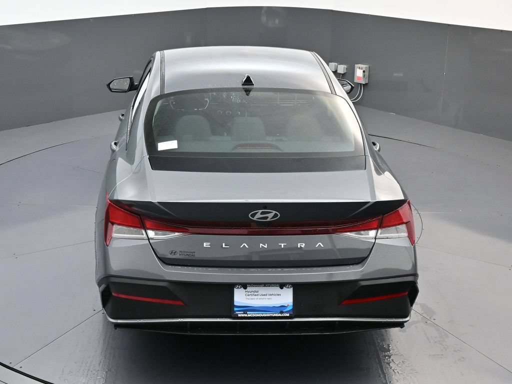 Certified 2026 Hyundai Elantra SE FWD image 17