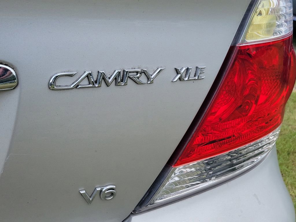 Used 2005 Toyota Camry XLE FWD image 16
