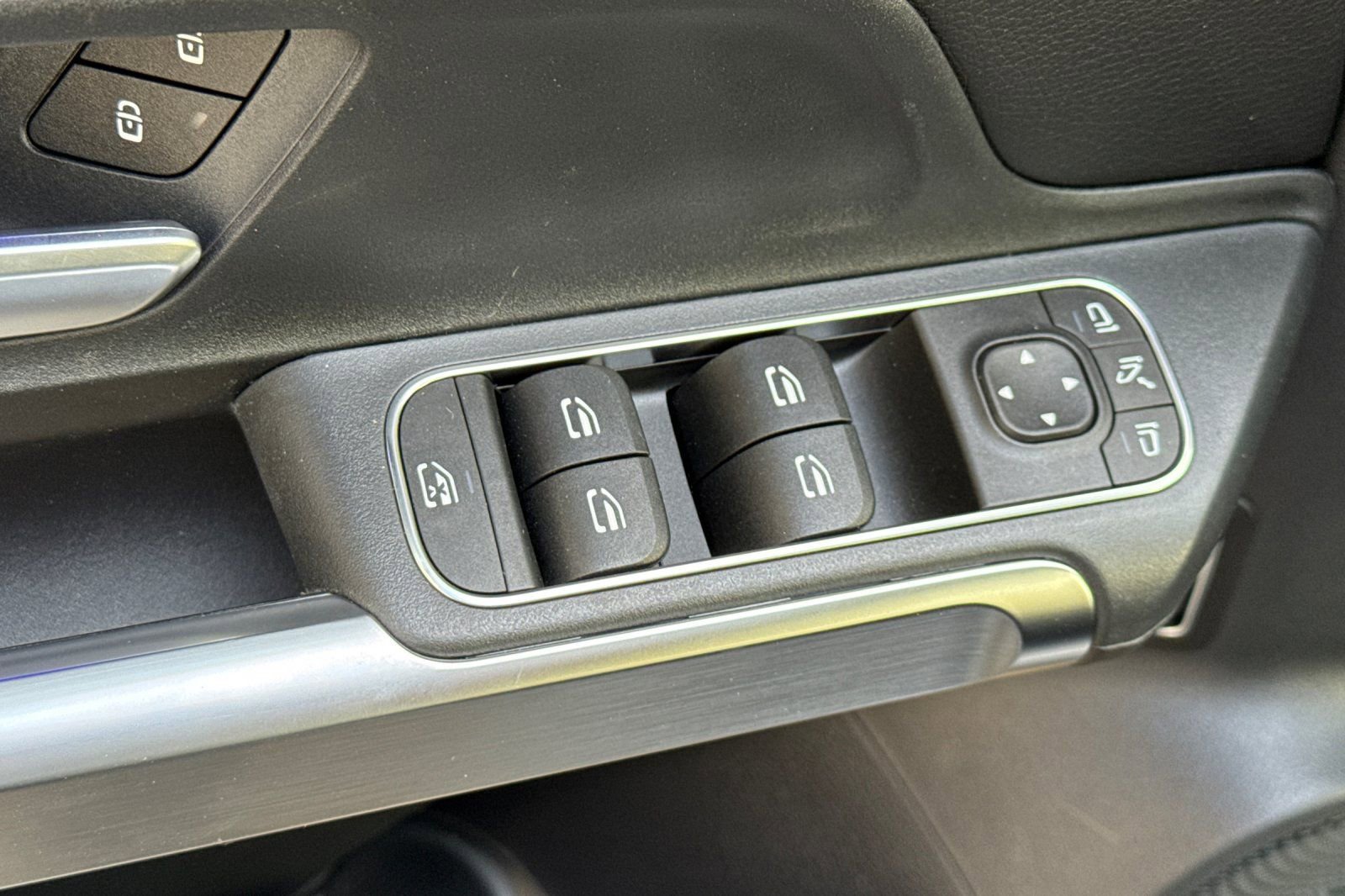 New 2026 Mercedes-Benz GLB 250 image 24