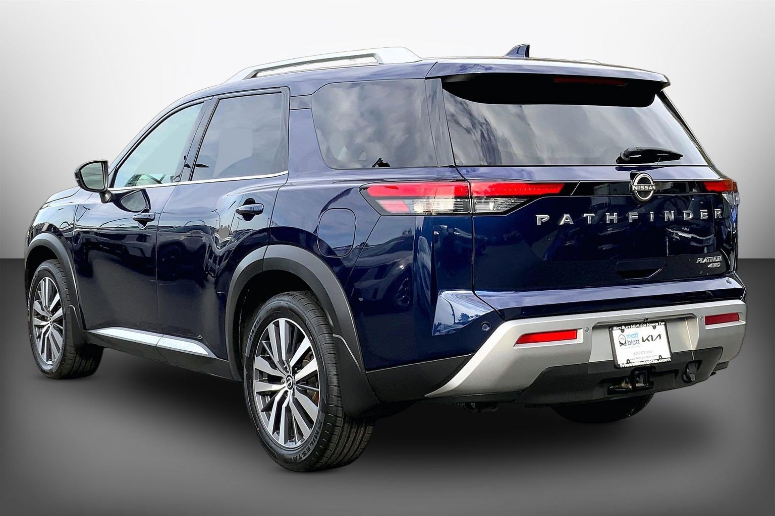 Used 2022 Nissan Pathfinder Platinum w/ Cargo Package AWD/4WD image 14