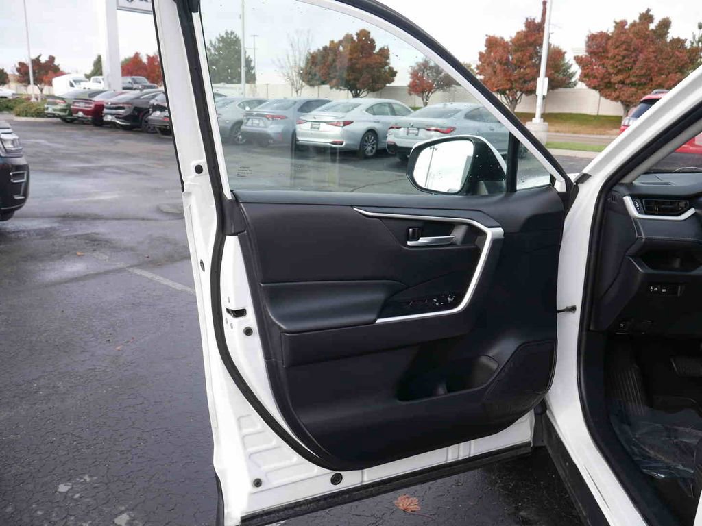 Used 2021 Toyota RAV4 XLE image 26