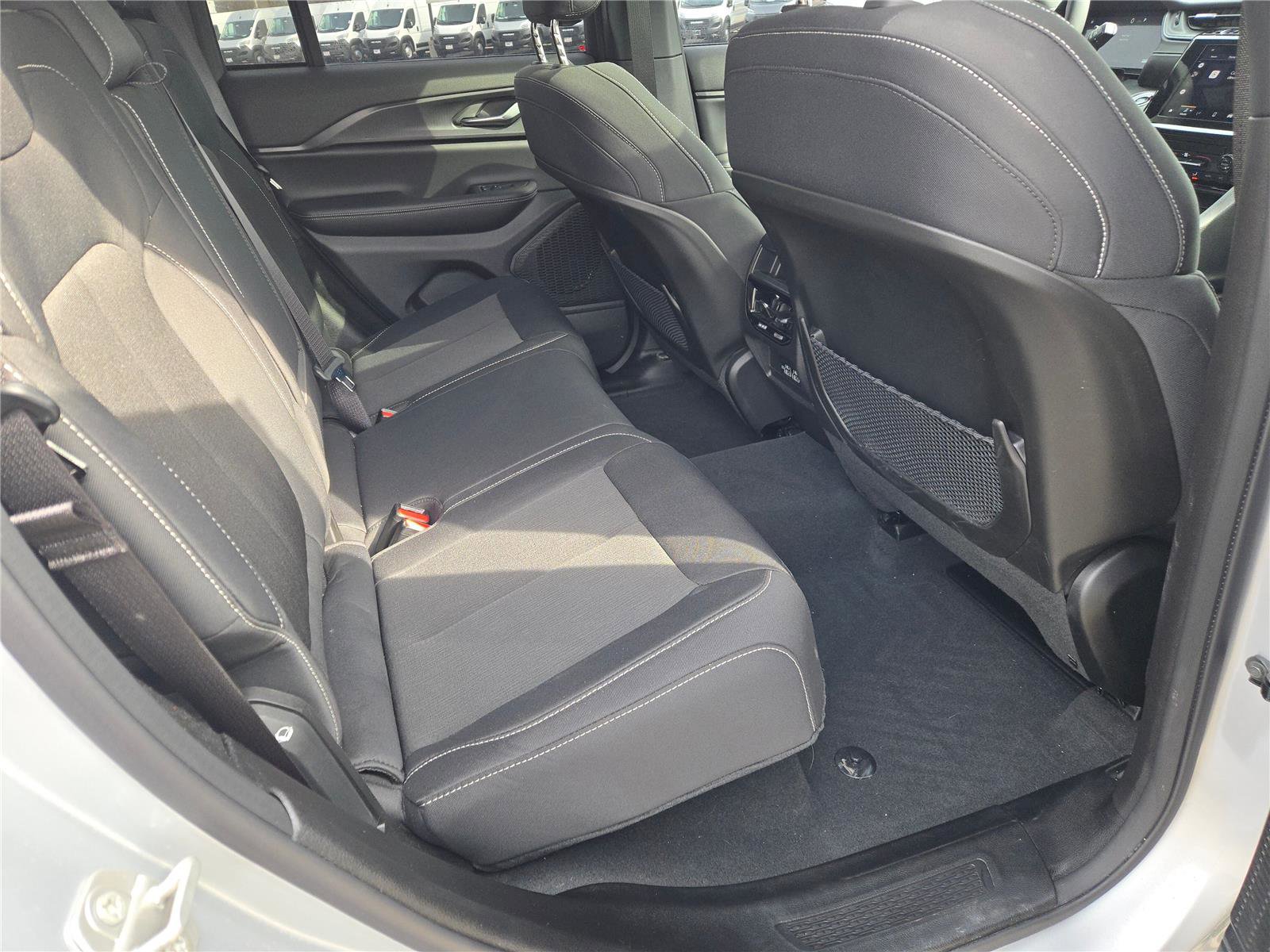 Used 2024 Jeep Grand Cherokee Laredo X image 11