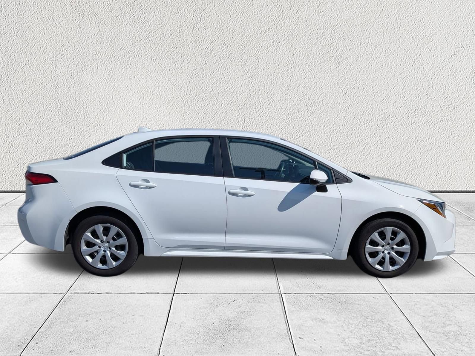 Used 2024 Toyota Corolla LE image 2