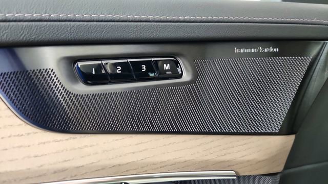 New 2026 Volvo XC90 T8 Plus w/ Protection Package Premier AWD/4WD image 11