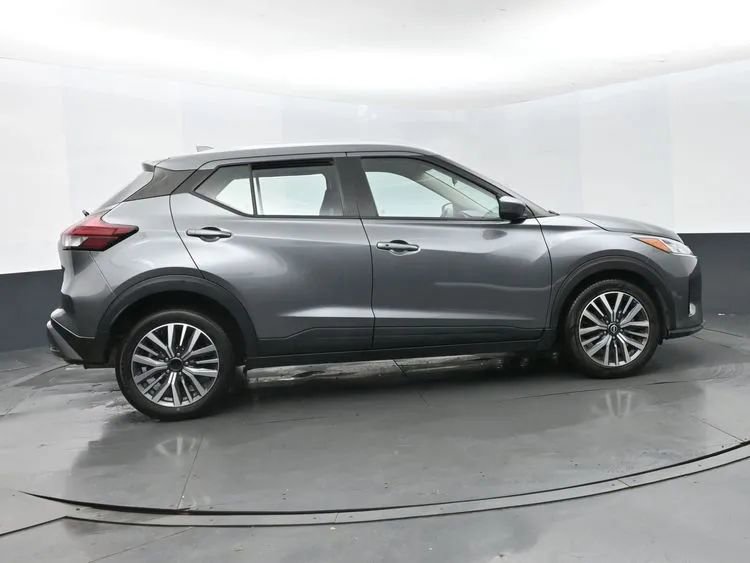 Used 2024 Nissan Kicks SV FWD image 4