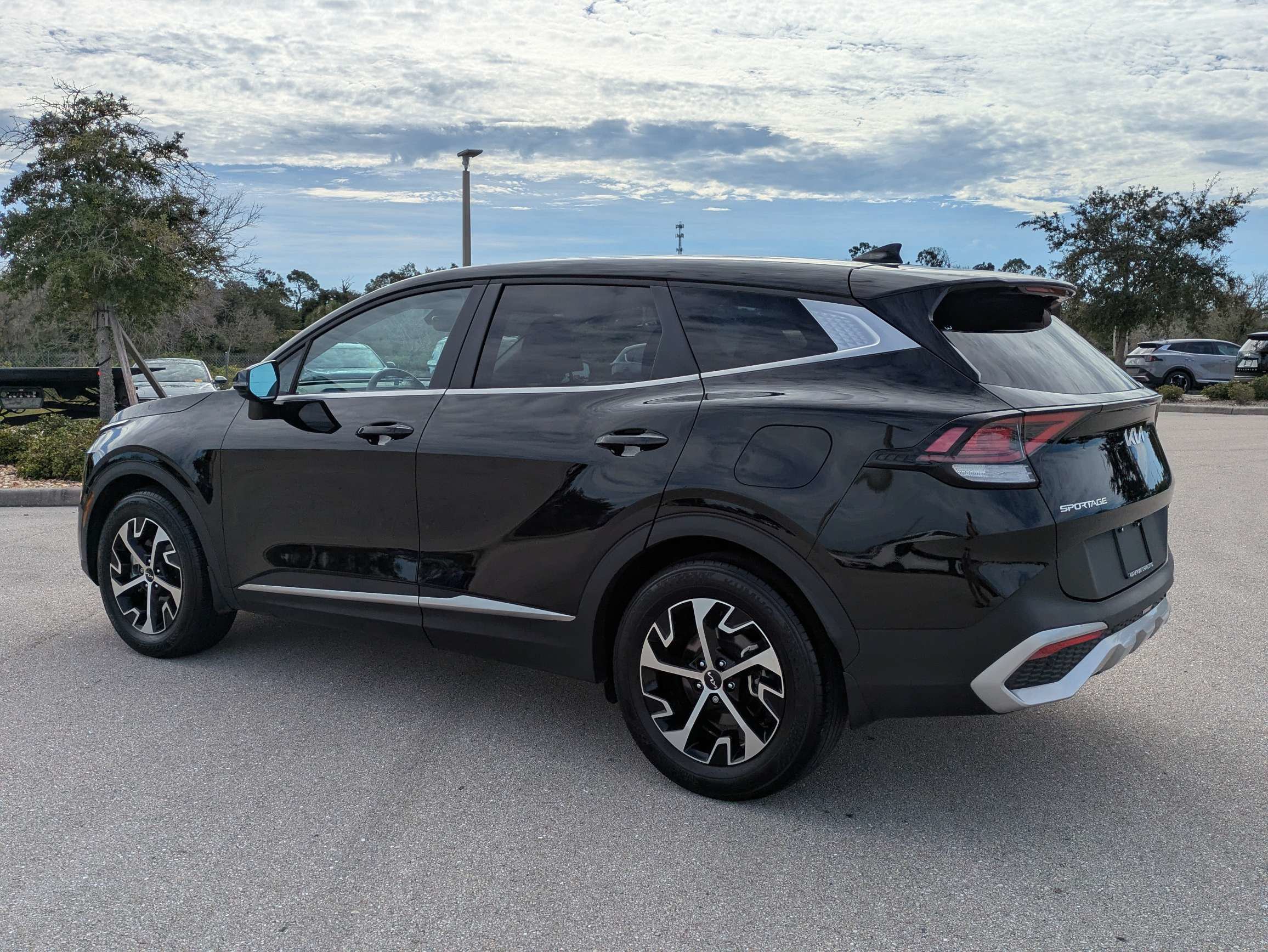 Certified 2025 Kia Sportage EX FWD image 6