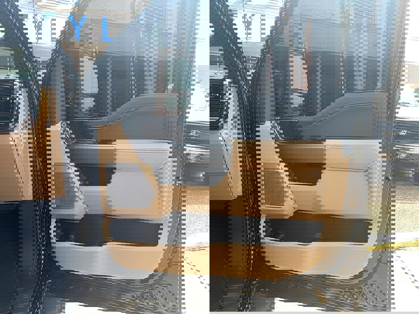 Used 2025 Ford F450 Lariat w/ Lariat Ultimate Package image 14