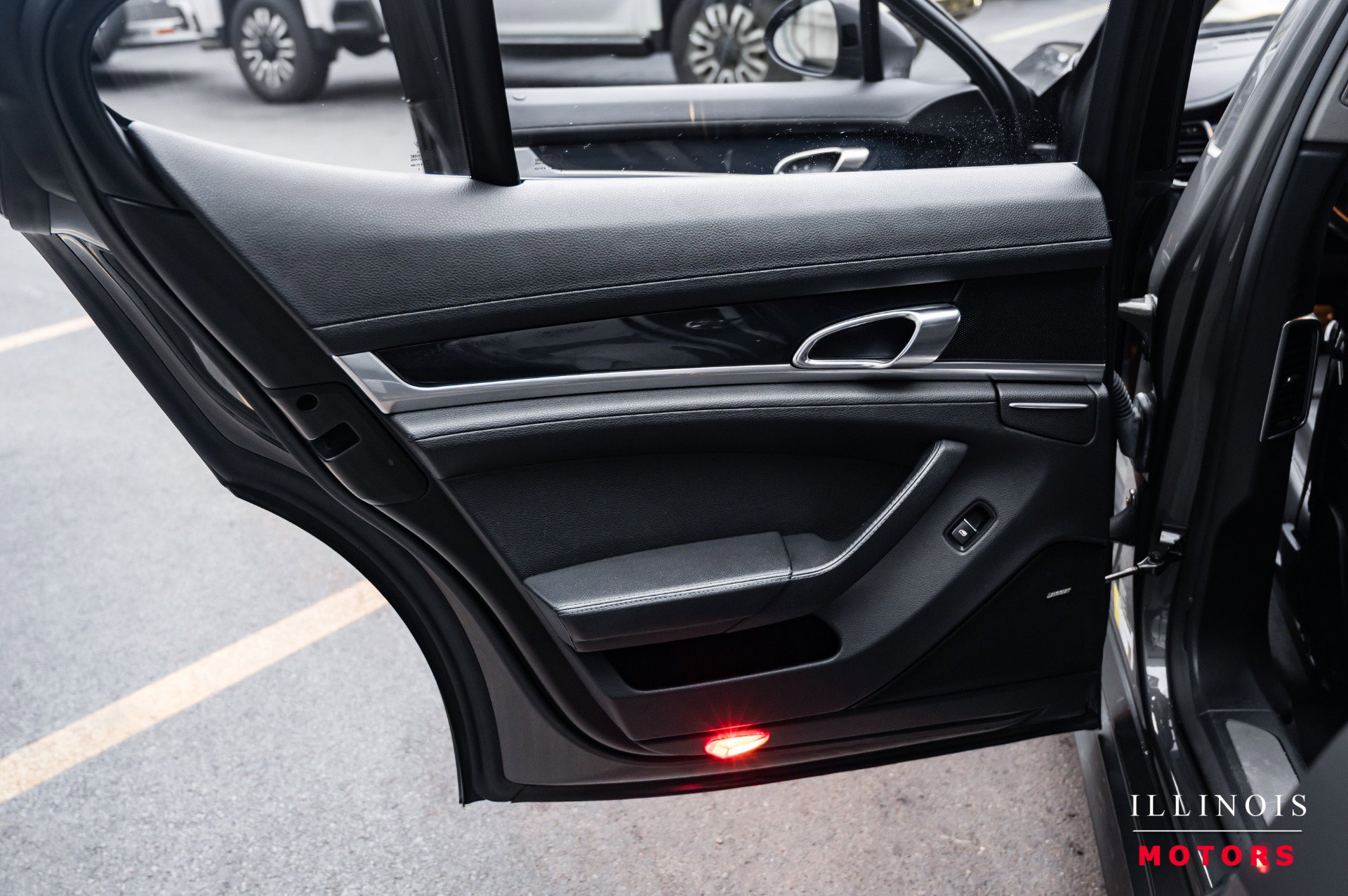 Used 2016 Porsche Panamera 4 Edition image 27